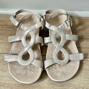 Vionic Jodie Sandal 10 Wide in Gold